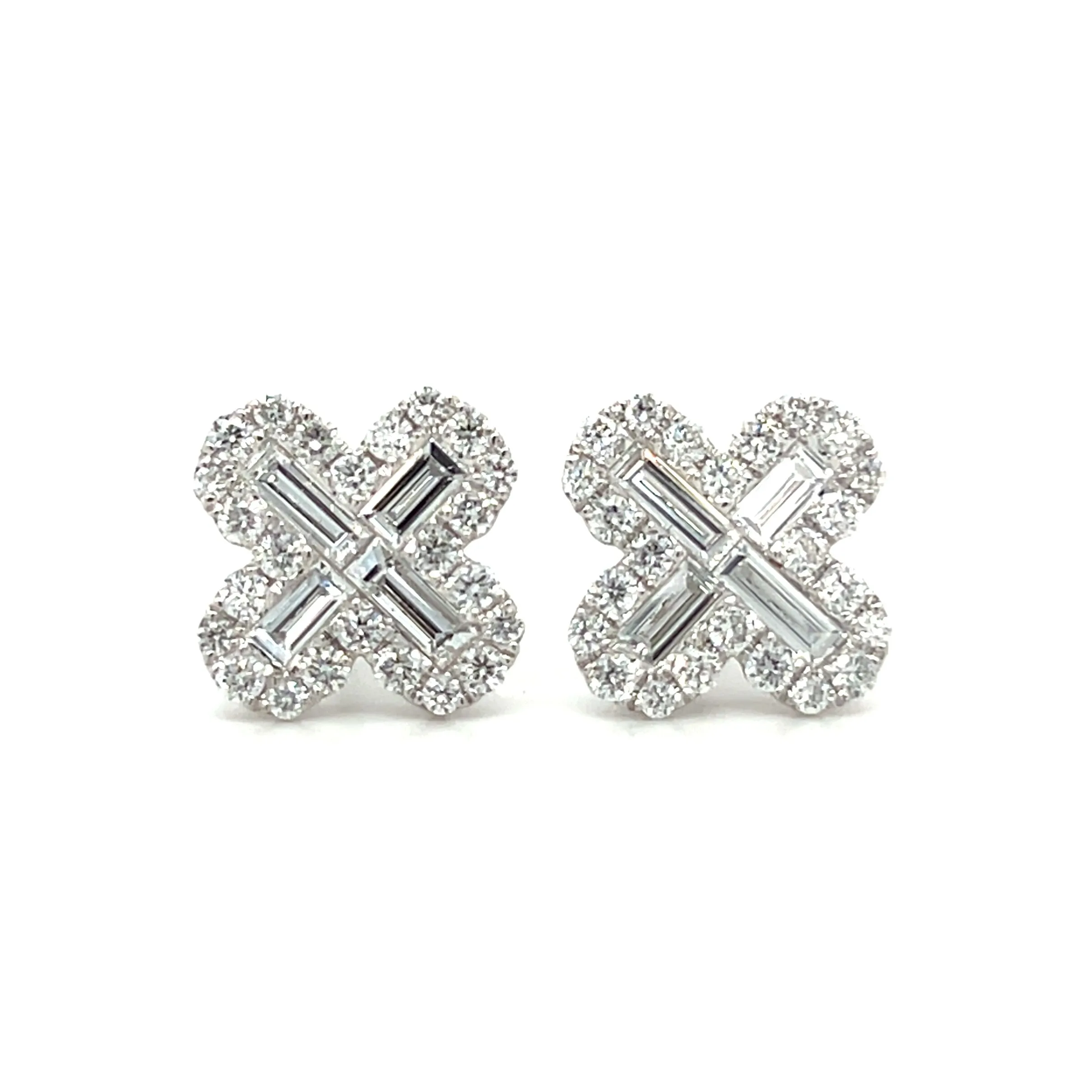 18k White Gold Diamond Clover Stud Earrings