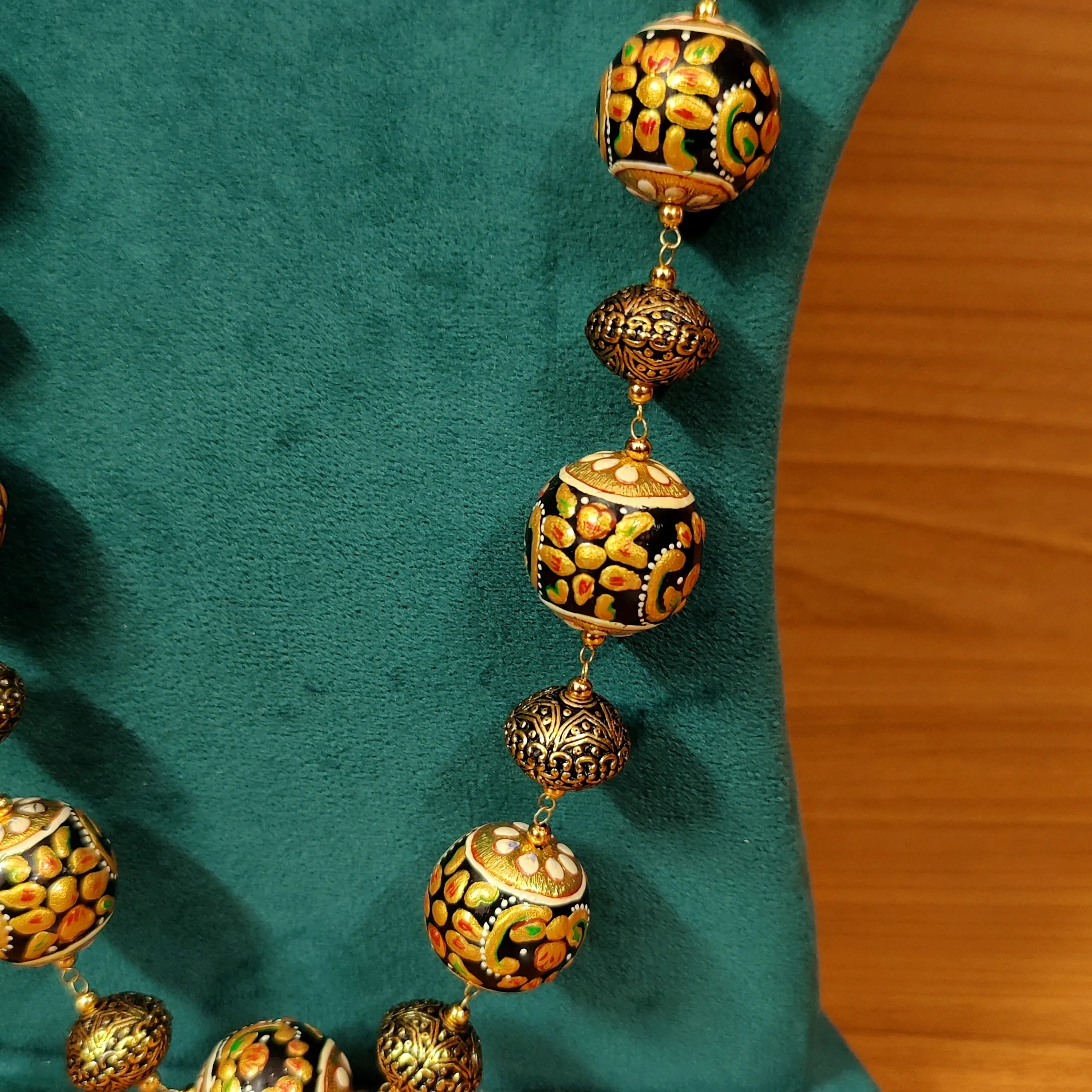 BLACK MEENAKARI BEADS & GOLD ANTIQUE BEADS NECKLACE