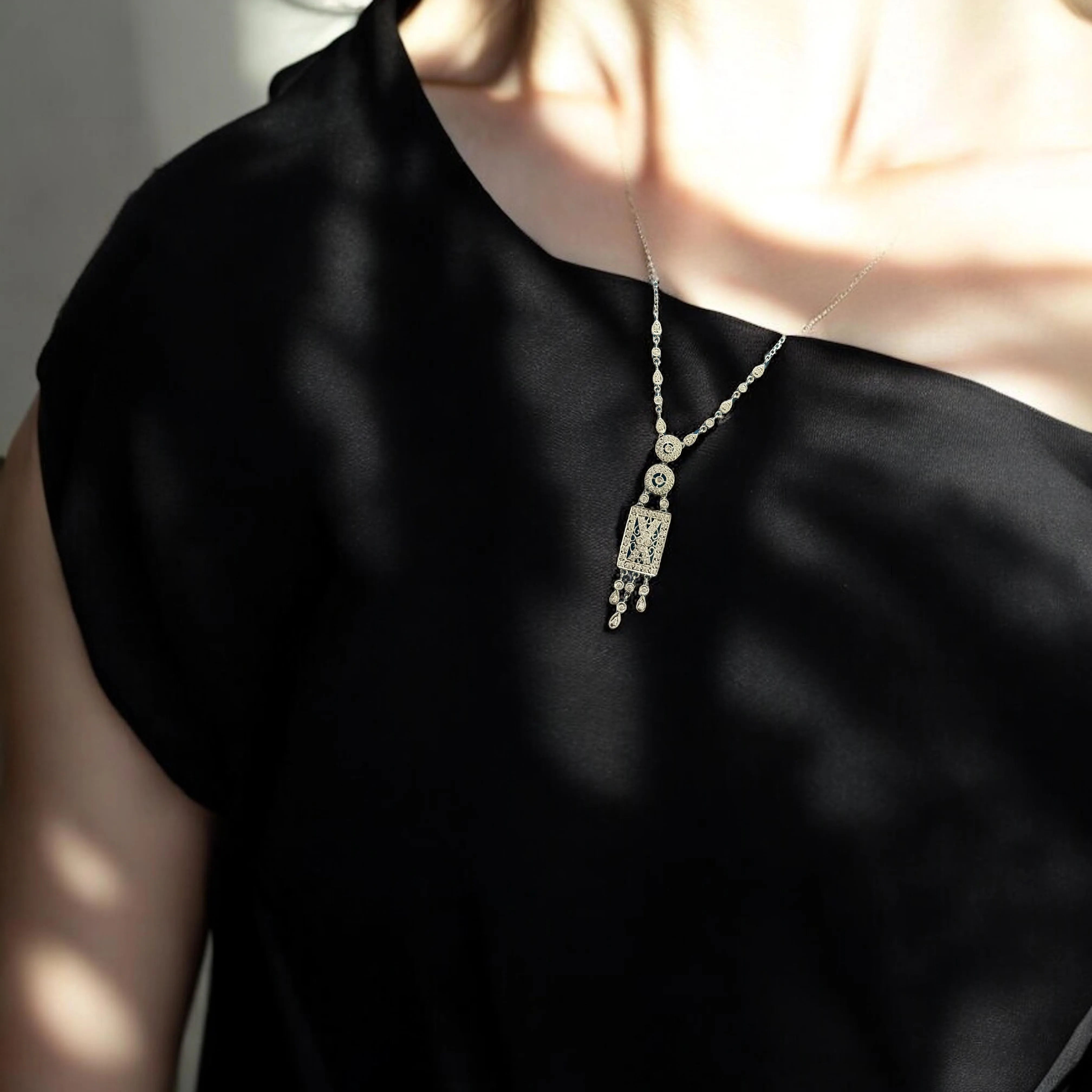 Exquisite 18K Gold Long Necklace with Diamonds