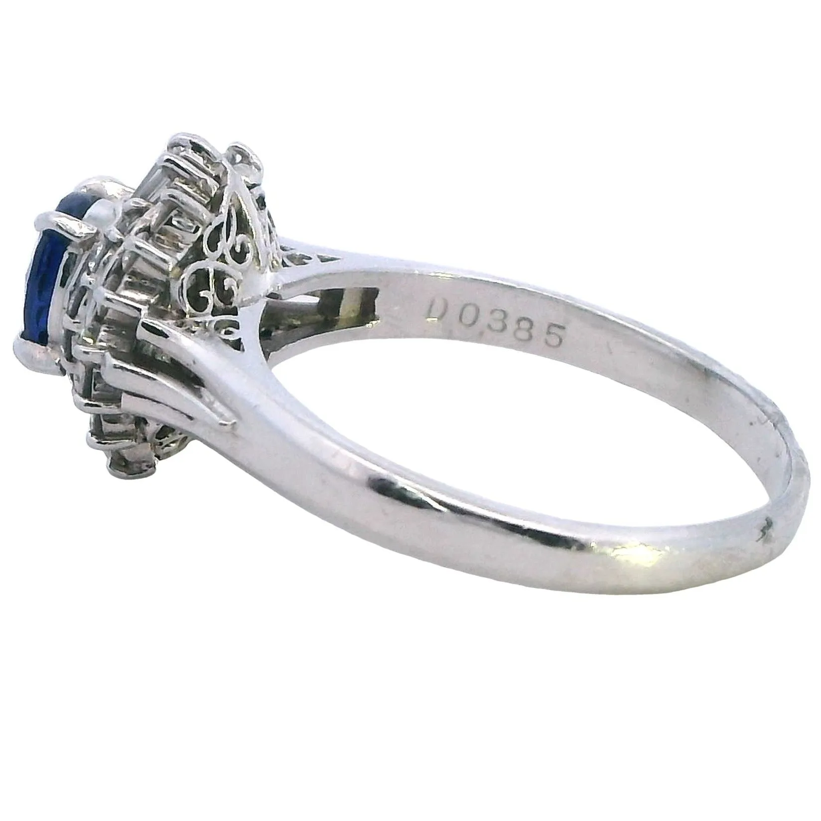 Luxurious Splendour: Platinum Diamond & Sapphire Ring - Elegance Redefined