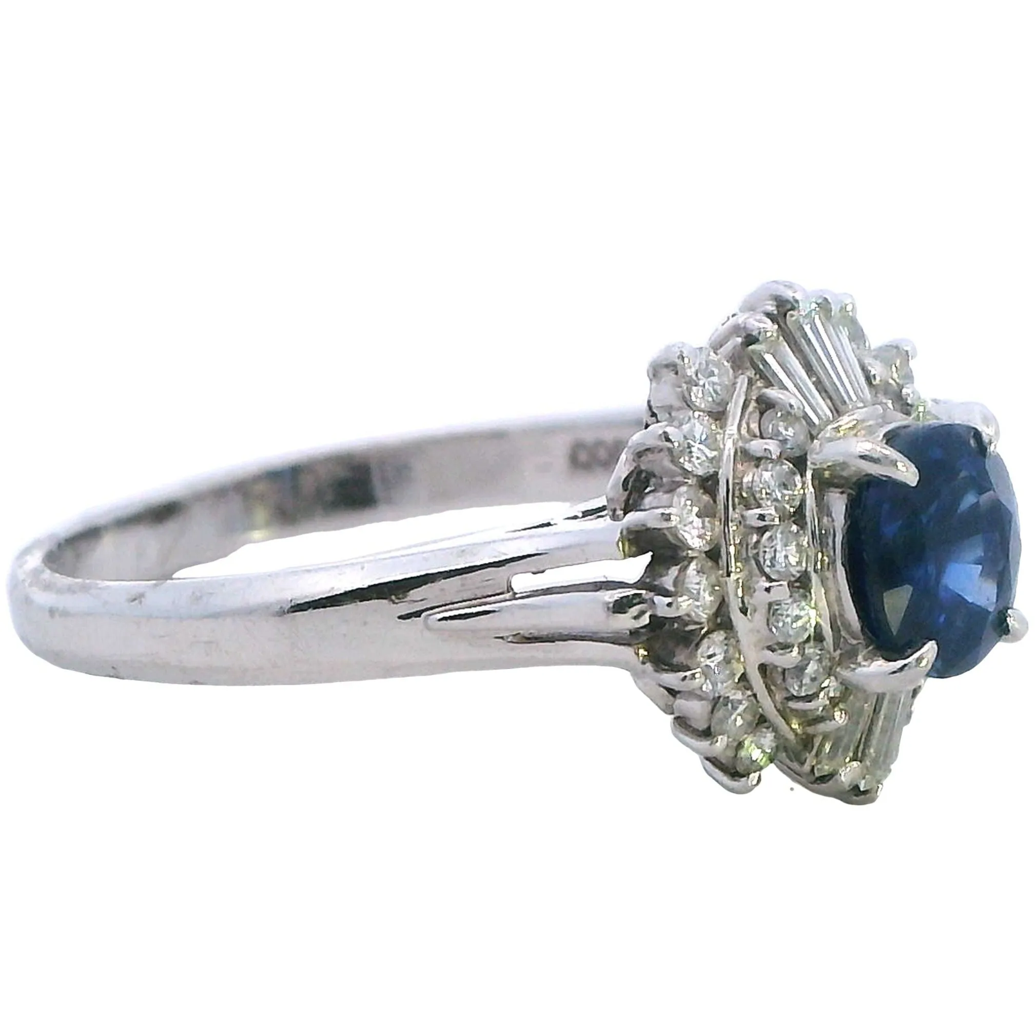 Luxurious Splendour: Platinum Diamond & Sapphire Ring - Elegance Redefined