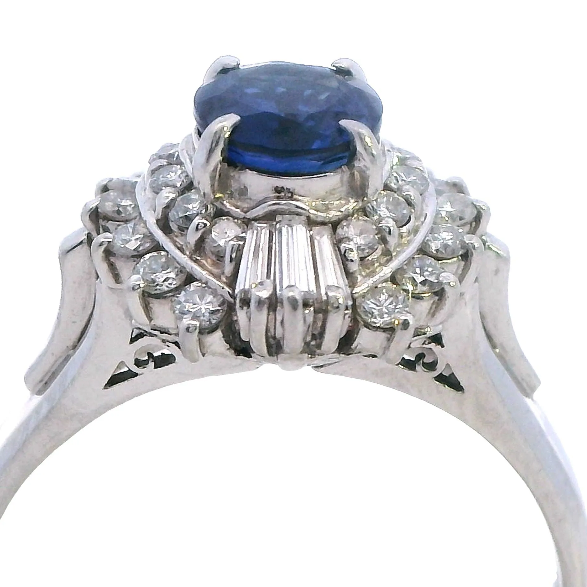 Luxurious Splendour: Platinum Diamond & Sapphire Ring - Elegance Redefined