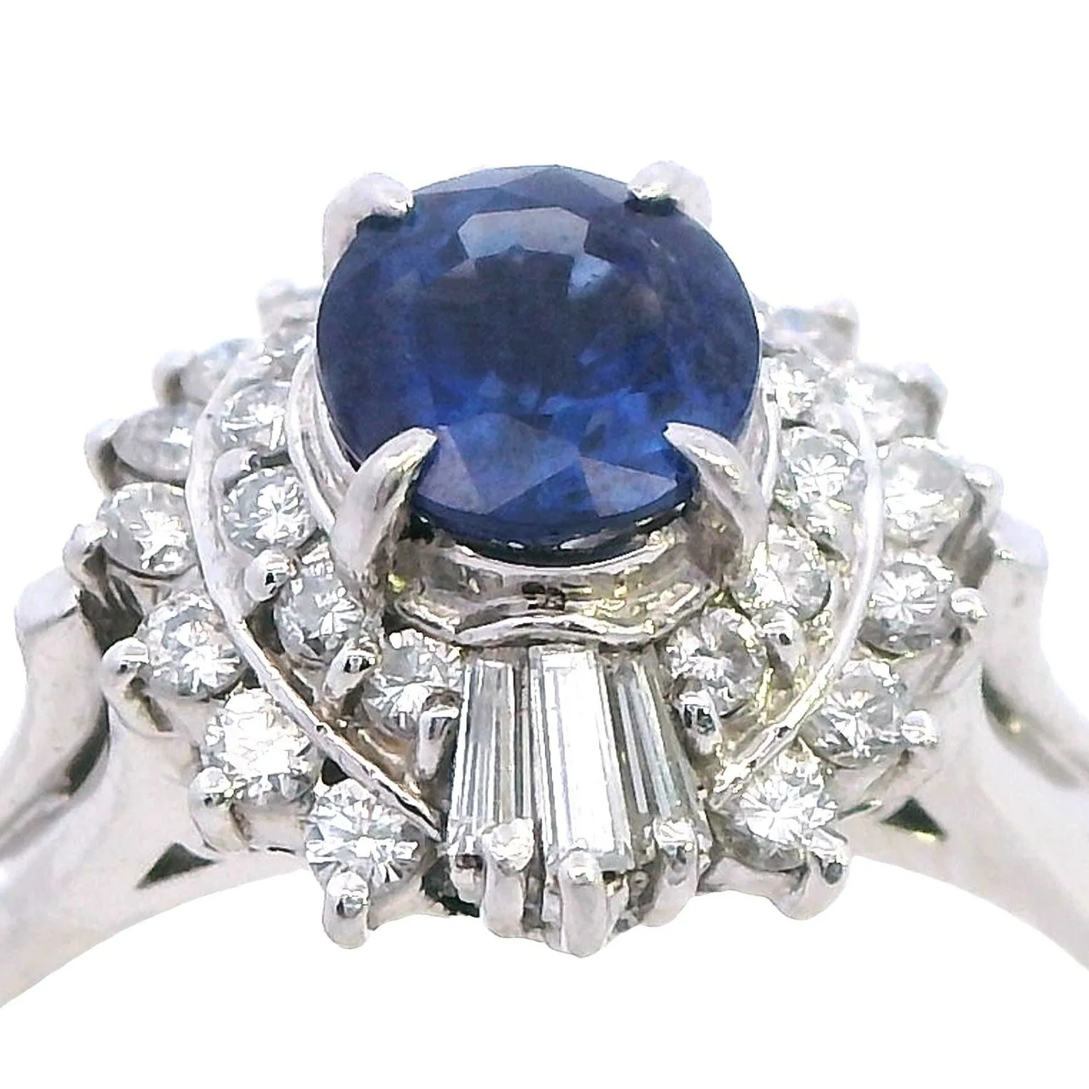 Luxurious Splendour: Platinum Diamond & Sapphire Ring - Elegance Redefined
